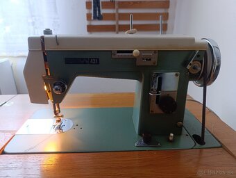 predám šijací stroj "PODOLSK 132" a PREDOM kucznik 431 - 8