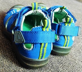 Sandálky značky Umbro - 8
