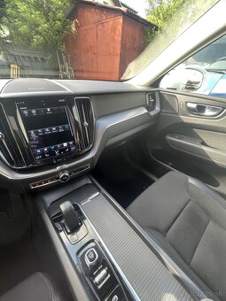 Volvo XC60 B4(D) MOMENTUM PRO AWD AT8 - 8