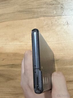 Predám Samsung Galaxy S21 5G 8GB Rám 128GB Black - 8