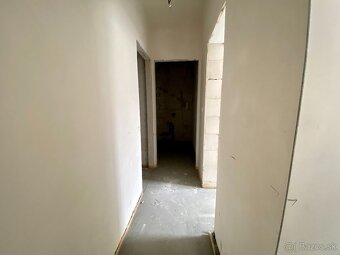NA PREDAJ 3-izbový byt s parkovaním a pozemkom- Lipt. Hrádok - 8