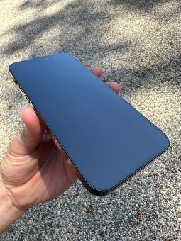 iPhone 14 pro - baterie 100% - 8