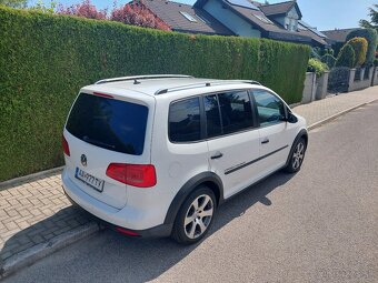 VOLKSWAGEN TOURAN CROSS 2,0TDI 103KW - 8