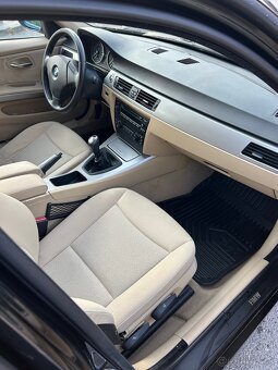BMW E90 320i (2005) - 8