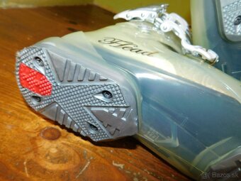 Head č-42 woman Dream - 8