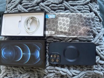 iPhone 12 Pro Max - 128 gb. - 8