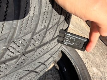 Zimne gumy bridgestone r19 - 8