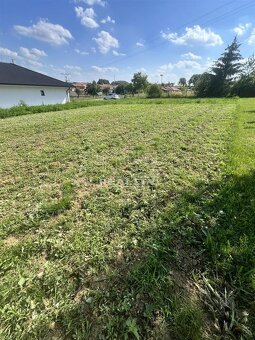 Exkluzívne na predaj stavebný pozemok v meste Beladice,... - 8