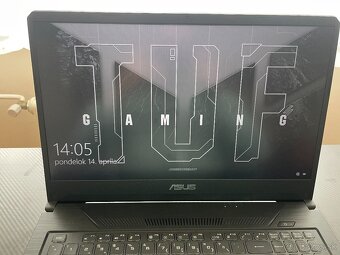 ASUS TUF GAMING 17" - 8