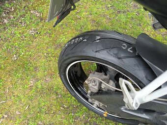 Suzuki GSXR 600 - K6 - 8