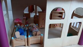 Drevený domček pre bábiky s nábytkom - 8