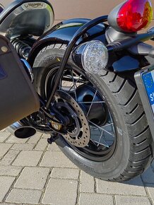 Triumph Bonneville Bobber - 8