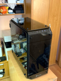 Thermaltake View 71 Tempered Glass Edition Full-Tower Case - 8