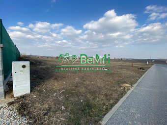 Pozemok Párovské Háje 3 272 m2 ,na výstavbu RD ,všetky IS ID - 8
