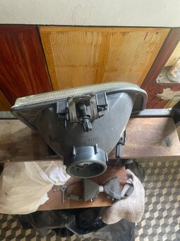 Predám ľavý predný reflektor Valeo originál na Ford Fiesta 2 - 8