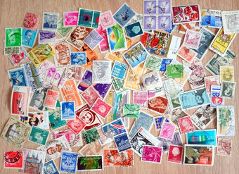 Predám balík poštových známok 1000 ks. č 2 - 8