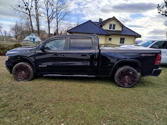 Dodge RAM 5.7 V8 , 4X4 , LARAMIE , max vybava , rok 2022 - 8
