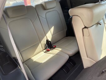 Hyundai Grand Santa Fe - 8