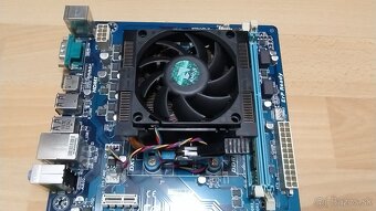 Predám základnú dosku Gigabyte GA-F2A55-DS3 - 8