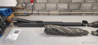 Dvojstlpový zdvihák 4000/5500 kg zdvih 2 m ZÁRUKA - 8