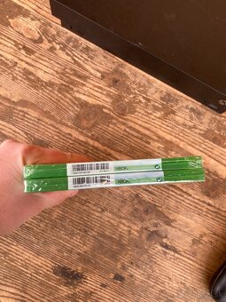 Xbox one X - 1000 GB + ovladač + 2x nová hra - 8