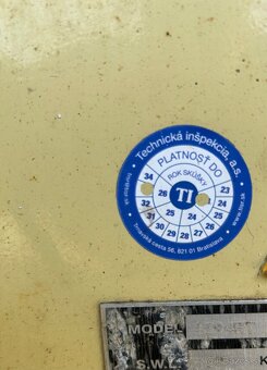 nožnicová plošina JLG 4394RT - 8