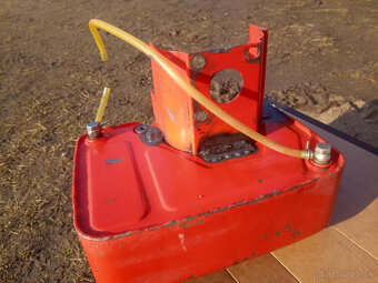 palivova nádrž a štartér Vari - 8