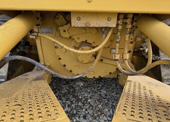 Caterpillar D4H LGP Riper - 8