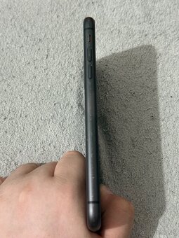 Predám Apple iPhone 11 64GB Black Známky používania - 8