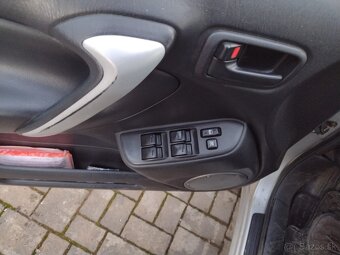 Toyota RAV 4 - 8