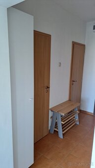 Ponúkame na prenájom priestrannú garsónku. - 8