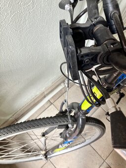 Bicykel s košíkom a detskou sedačkou - 8