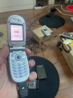 LG C1200 Red Vintage telefón - 8