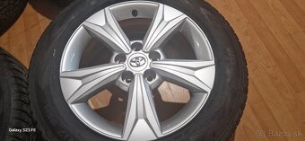 Predám zimny komplet Toyota CH-R 5x114,3 R17 ,215/60 R17 - 8