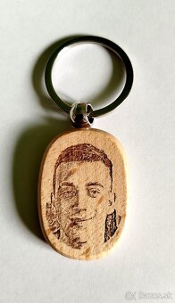 Kľúčenky prívesky z koženky a dreva - 8