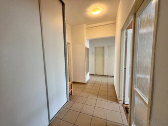 Ponúkame na prenájom 3-izbový byt v absolútnom centre mesta - 8