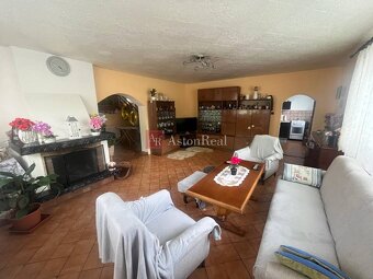 Predaj: rodinný dom s bazénom, altánkom na pozemku 617 m2, S - 8
