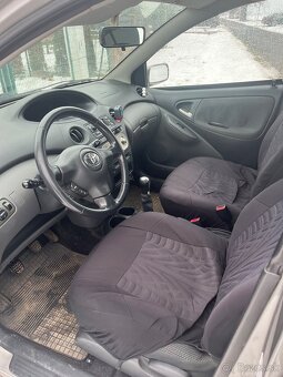 Toyota yaris - 8