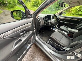 Mitsubishi Outlander 2.2 DI-D AT 4x4 2017 plna historia - 8