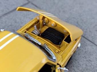 Predám 17 cm KOVOVÝ, NOVÝ model auta - Renault 8 Gordini v m - 8