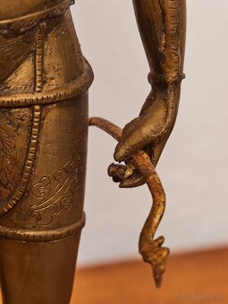 Bronzová socha bodhisattvu Avalókitéšvary (Padmapáni) - 8