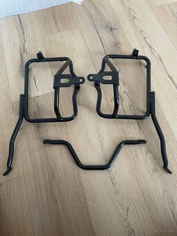 Givi kufre, bocne nosice a hlavny vrchny nosic na Moto guzzi - 8