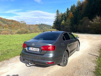 Volkswagen Jetta 1.6 TDI Comfortline - 8