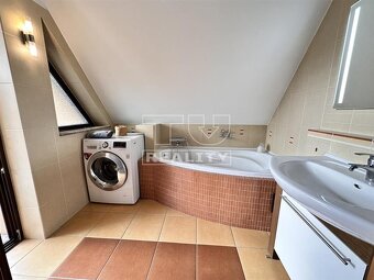 EXKLUZÍVNY RODINNÝ DOM, 140m2, POZEMOK O VÝMERE 781m2, RAJEC - 8