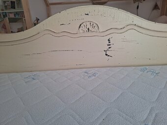 Rustikálna drevená posteľ s matracom - 8