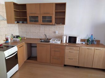 Dám do prenájmu 2,5 izbový byt s dvomi balkónmi - 8