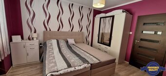 PREDAJ: Rodinný dom + 2x garáž, s pozemkom 591 m2 - Komárno - 8