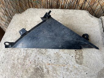 Ľavá strana kapotáže Suzuki GSX-R 1000 K7 K8 - 8