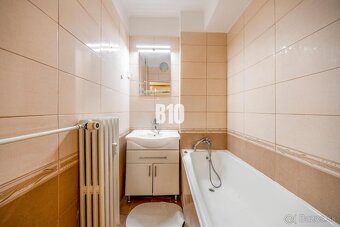 KRÍŽNA: VEĽKORYSÝ 4-IZBOVÝ BYT S RETRO ŠARMOM BLÍZKO CENTRA - 8