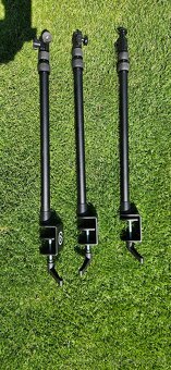 Stojany na mikrofóny, svetla, mix pulty, noty atď. - 8